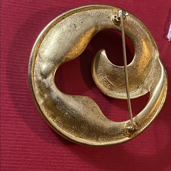 Vintage Gold Swirl Brooch - Sculptural Pin - Picture 2 of 2